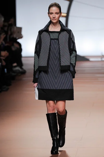 Look 18